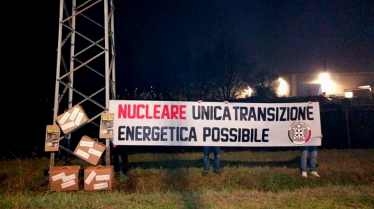 CARO ENERGIA, LA PROTESTA DI CASAPOUND: “nucleare unica transizione energetica possibile”